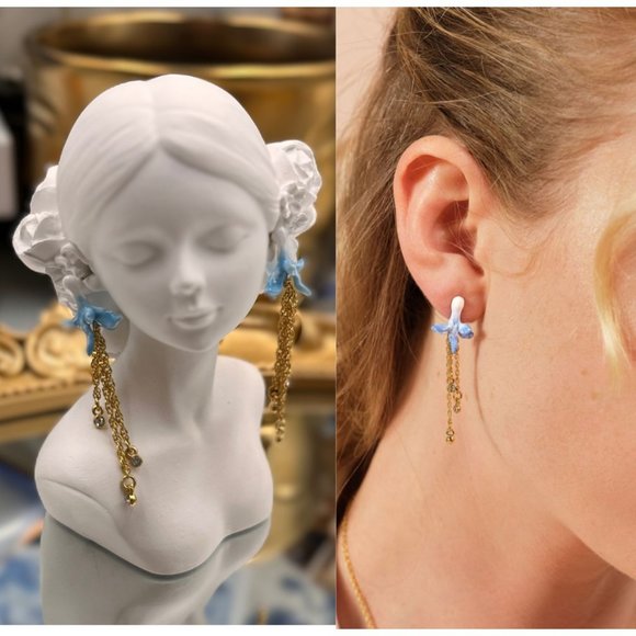 🆕 LES NEREIDES 🧿 NWOT Blue Bell Flower Dangling Crystal Post Earrings - Picture 1 of 16